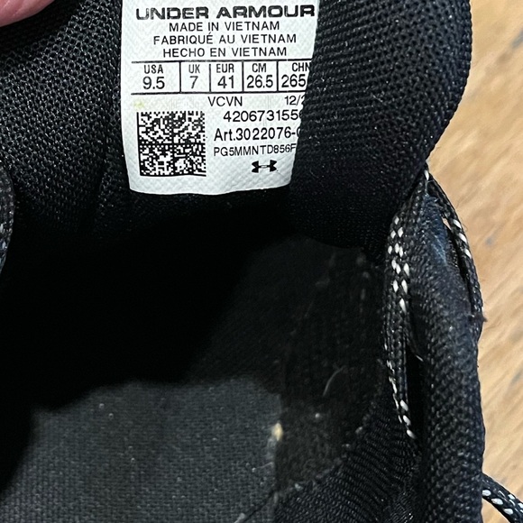 🖤Under Armour Women’s Soccer Cleats — Size 9.5 (US) | Black & White🖤 - Picture 3 of 10